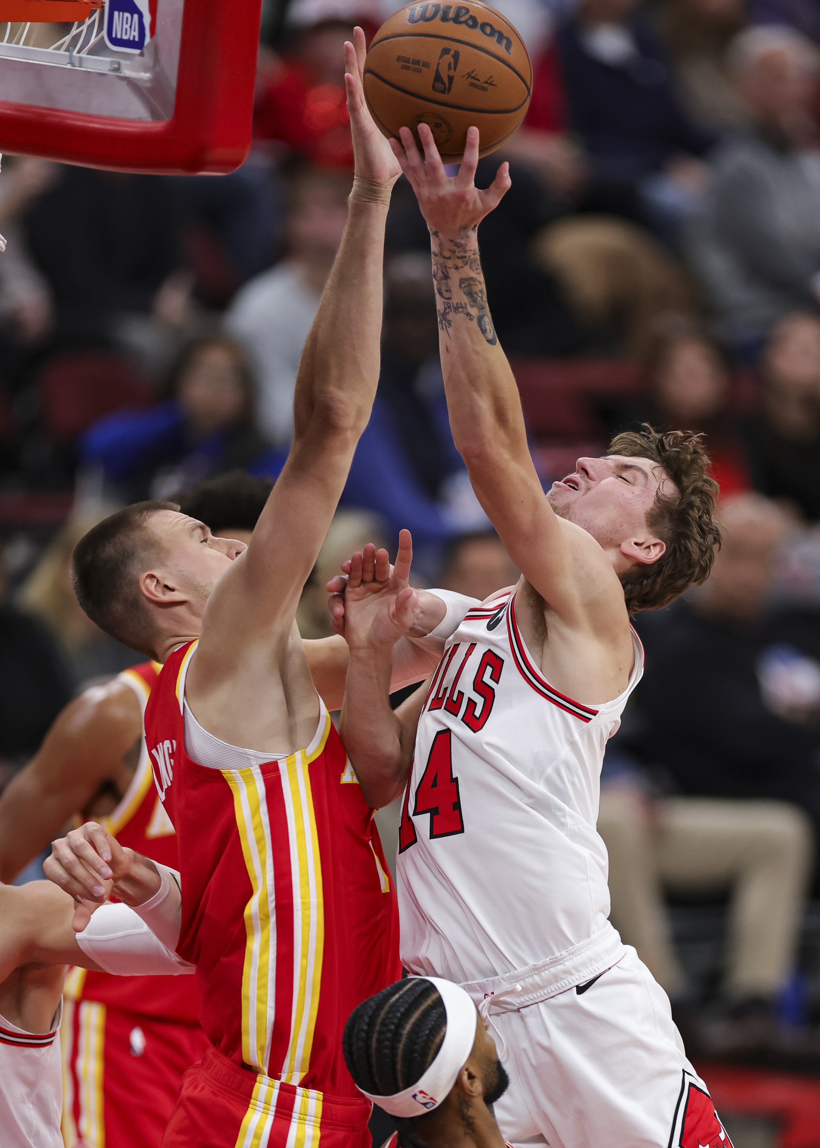 九游-詹姆斯在公牛比赛中战术调整，突破纪录引发热议！的简单介绍